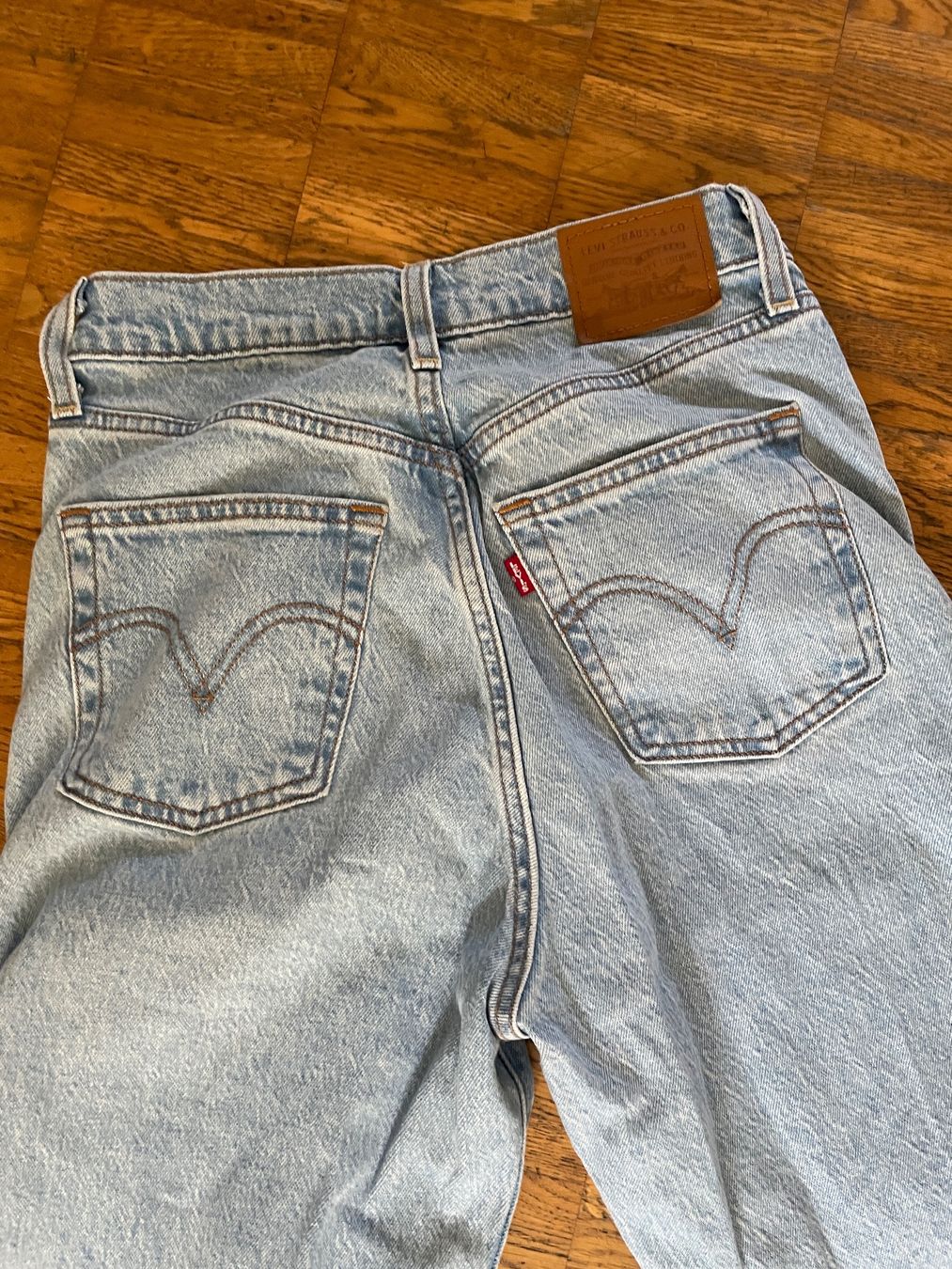 Levi's Jeans: Levi‘s Jeans Ribcage Straight – Nuovo (secondo la descrizione) da Bern venduto da Corinn_na 3