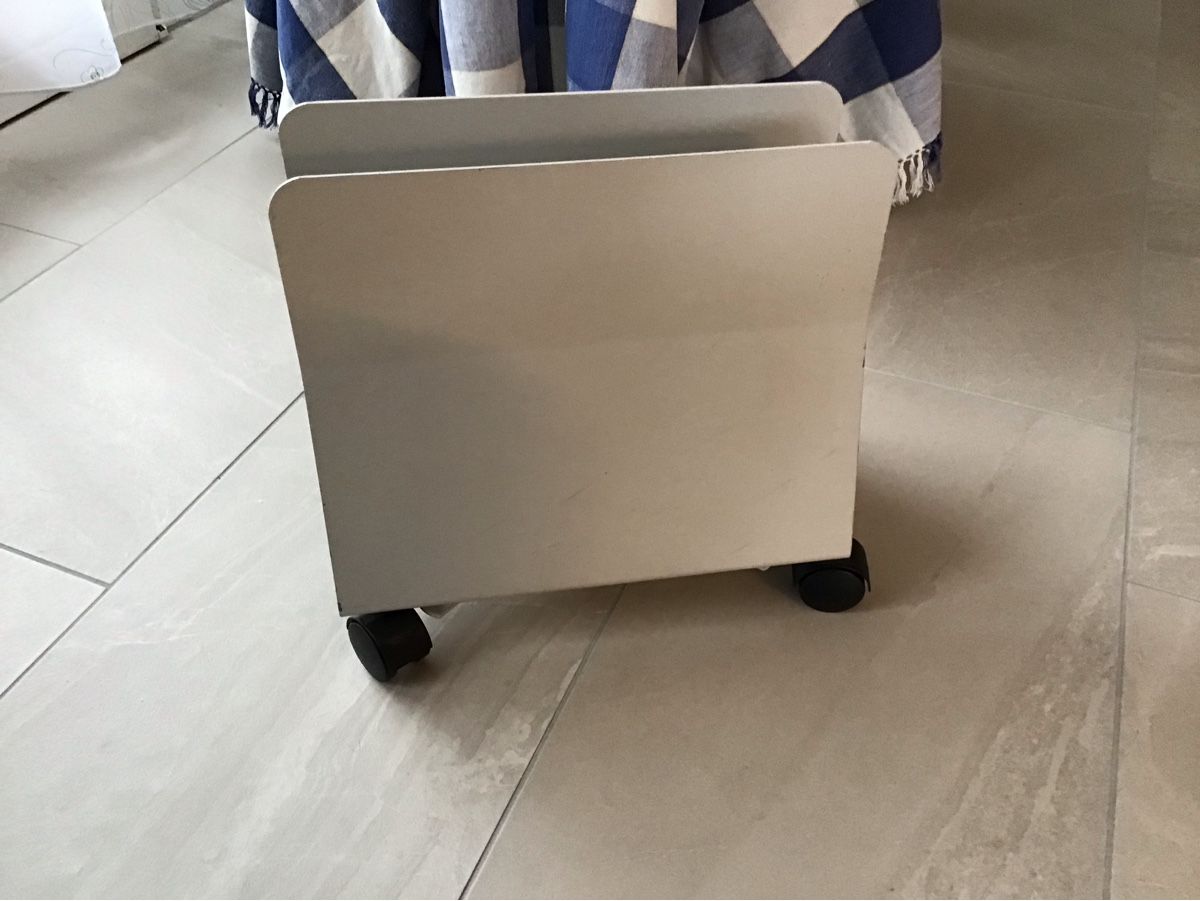 Altro in Decorazioni & Accessori: PC Ständer mit Rollen – Usato da Giswil venduto da Pingu109 1