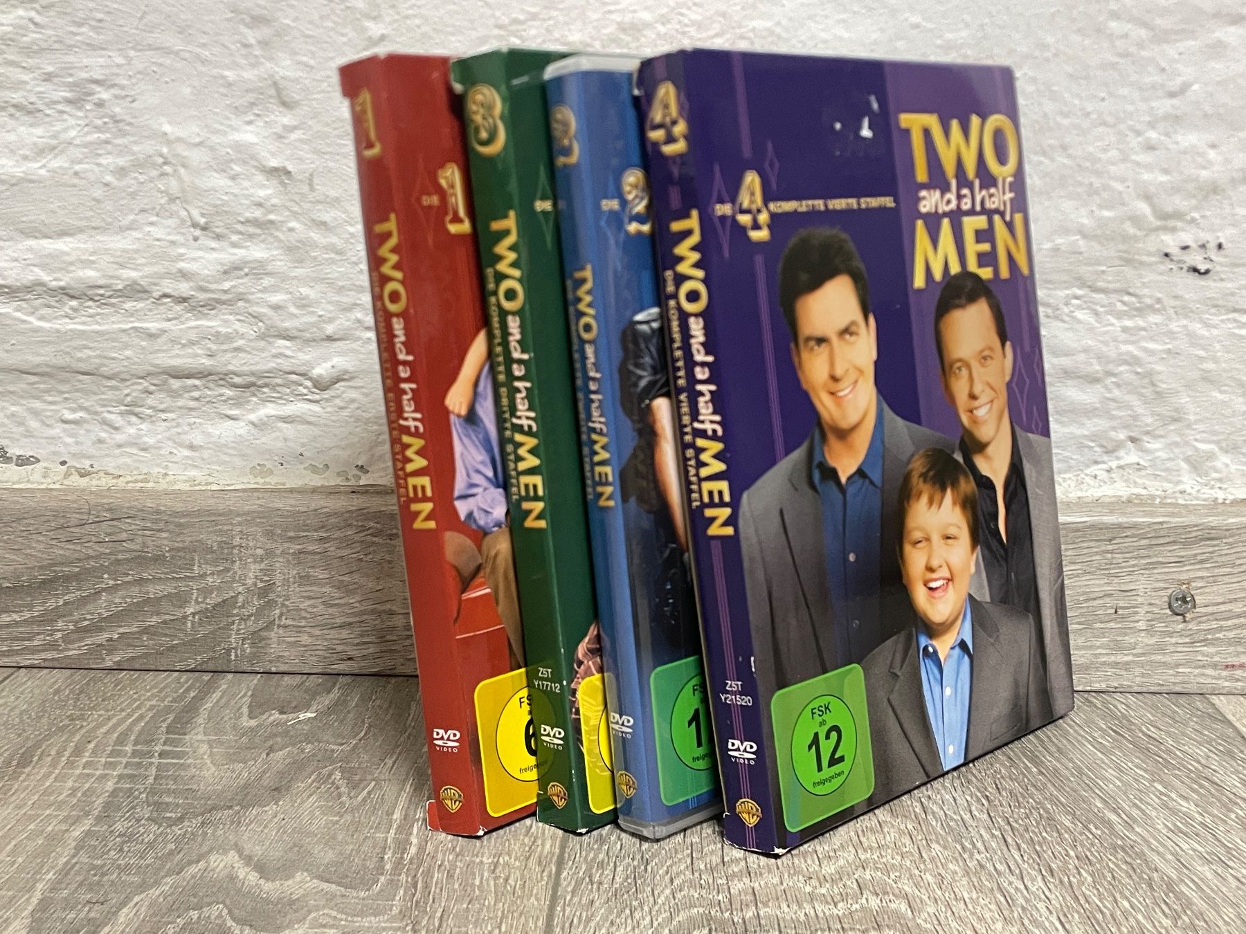 Tutti i DVDs: Two and a Half Men – Usato da Muri b. Bern venduto da AdidasCollector 1