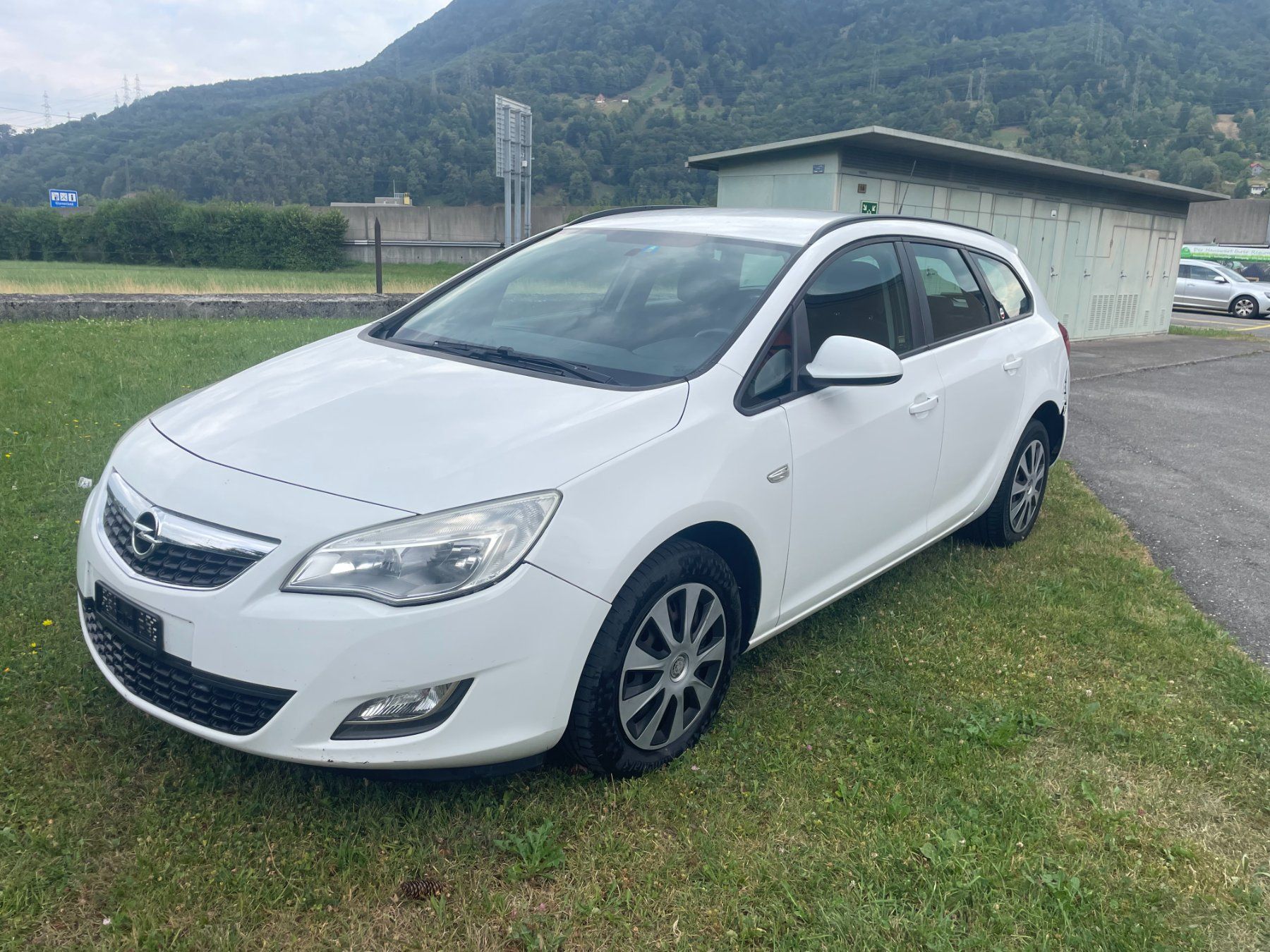 Opel Autos: 2012, Astra 1.7 Diesel – Gebraucht aus Bilten von Mietauto-Robert