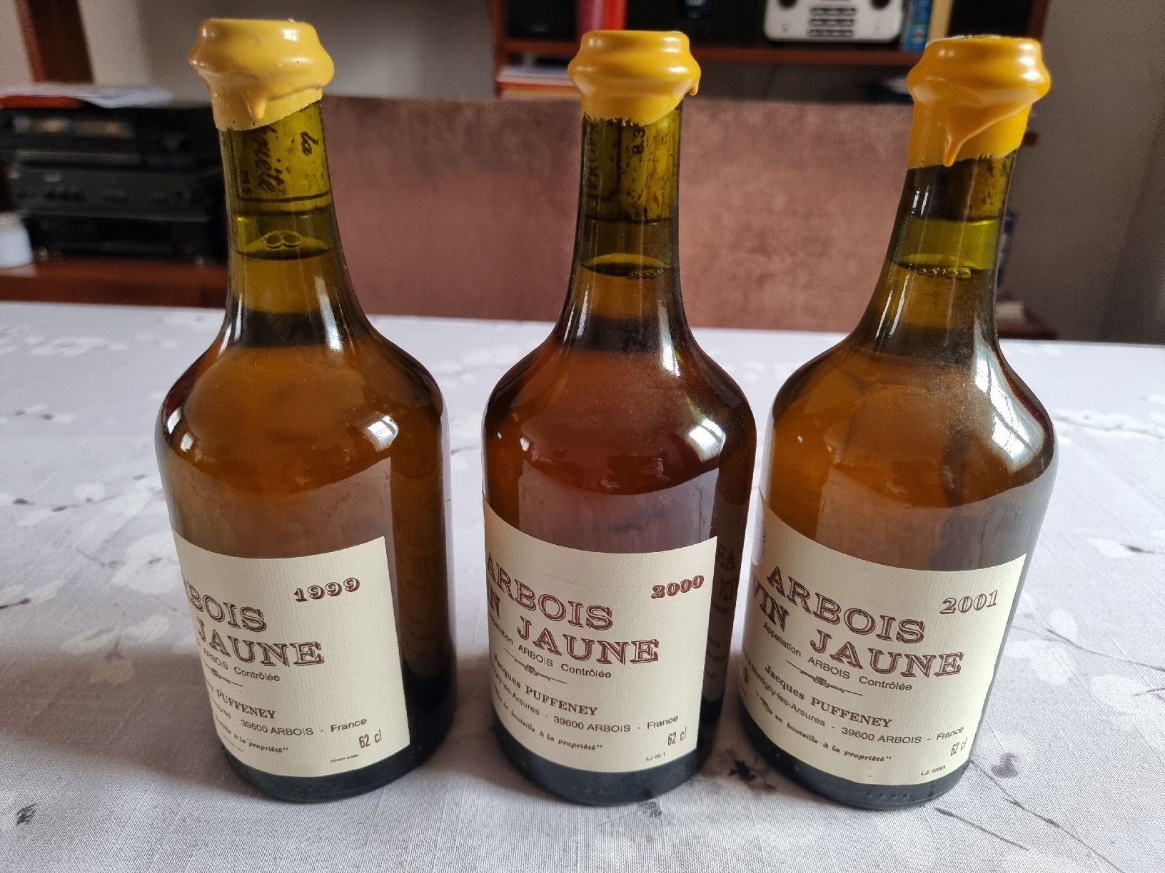 Vino: 3 x Jacques Puffeney Vin Jaune 1999 | 2000 | 2001 – Nuovo e nell'imballaggio originale da Schaffhausen venduto da chpletscher 1