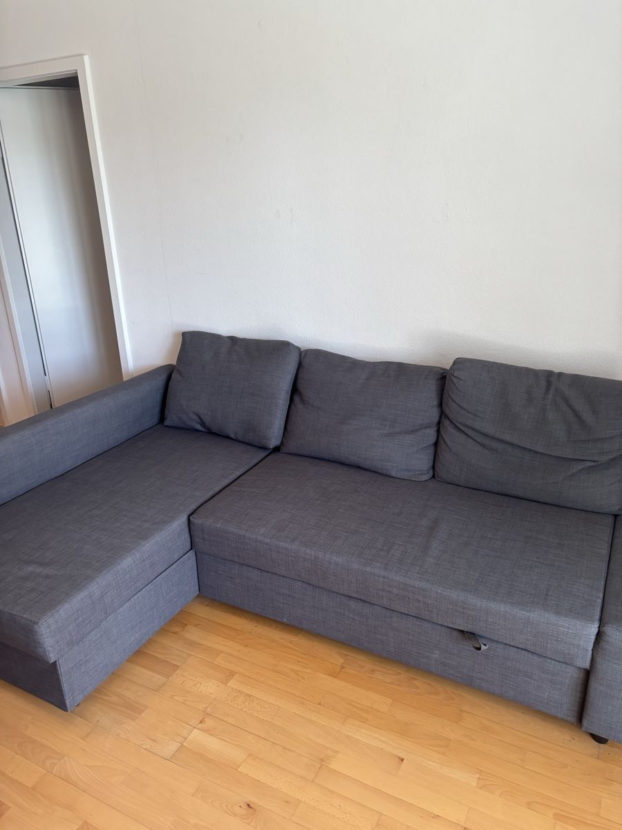 Ikea Divani: Grey 3-seat sofa-bed with chaise – Usato da Kloten venduto da kei_xcp5 1