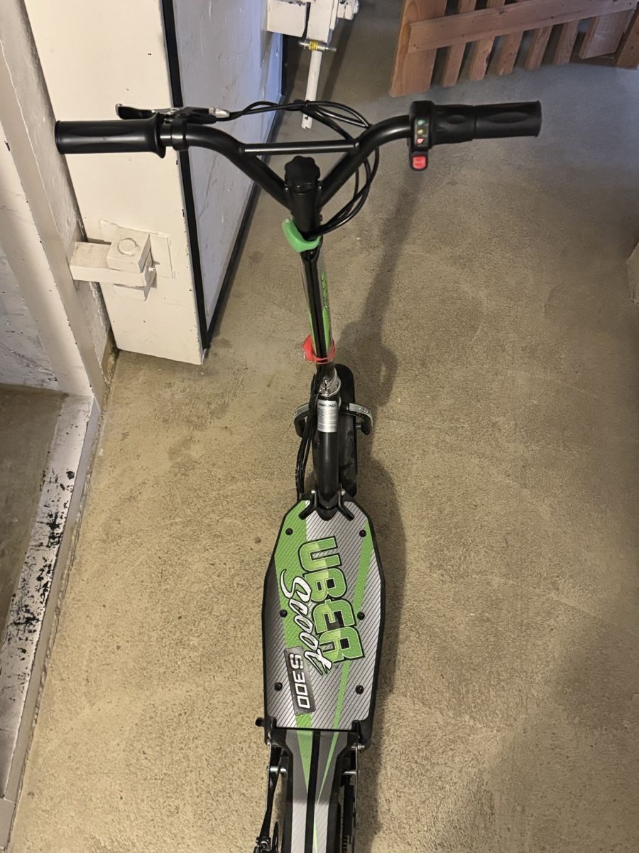 Scooter: Uber Scoot S300 Elektroroller  – Usato da Schwerzenbach venduto da Cdl
