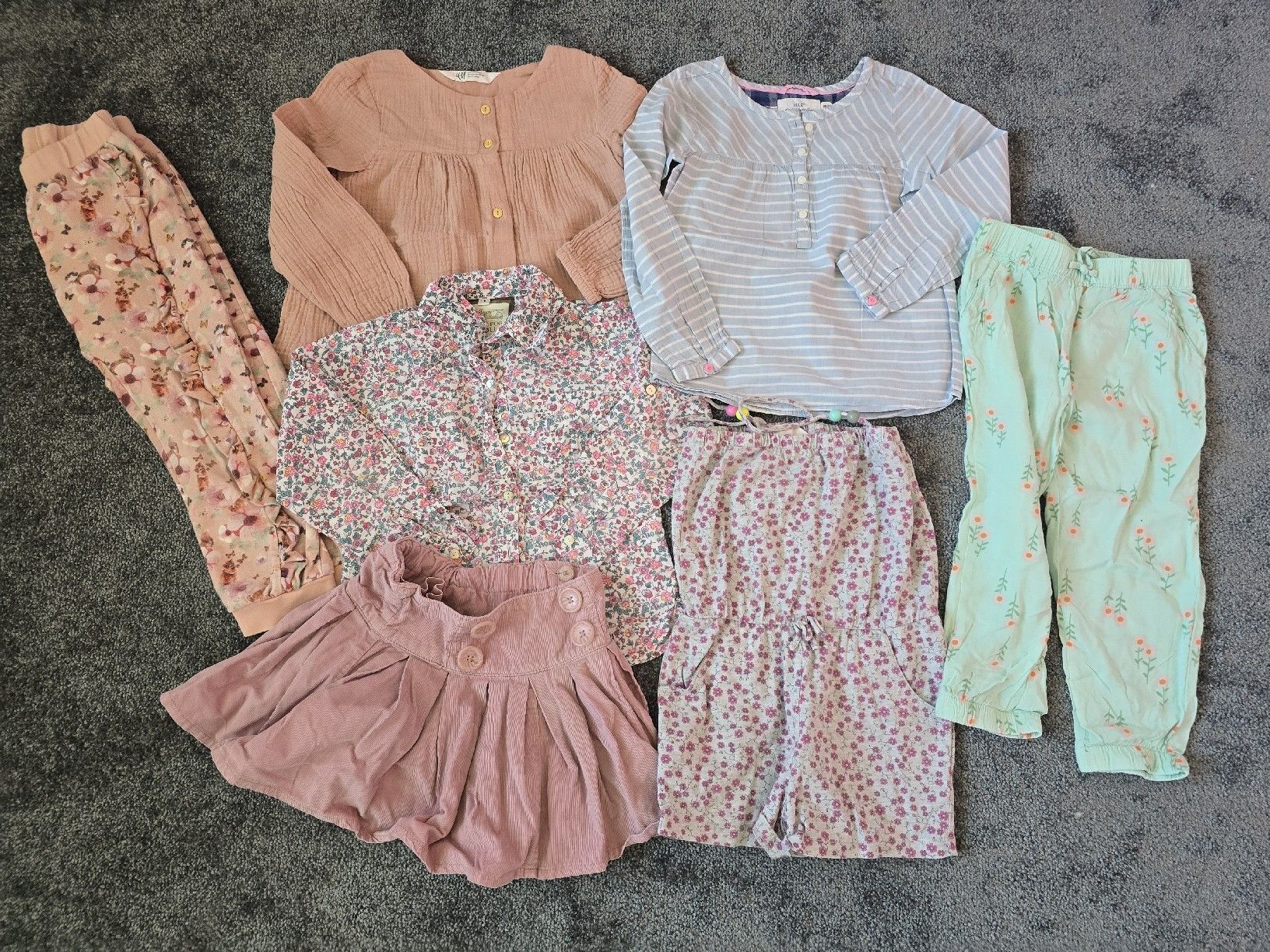 Lotti & Set di vestiti: Kleiderpaket Mädchen Gr. 104/110 – Usato da Unterentfelden venduto da Panda-87 7