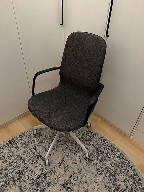 Chaises: Langfjall Ikea Bürostuhl – D'occasion à Bremgarten AG par Pyxell