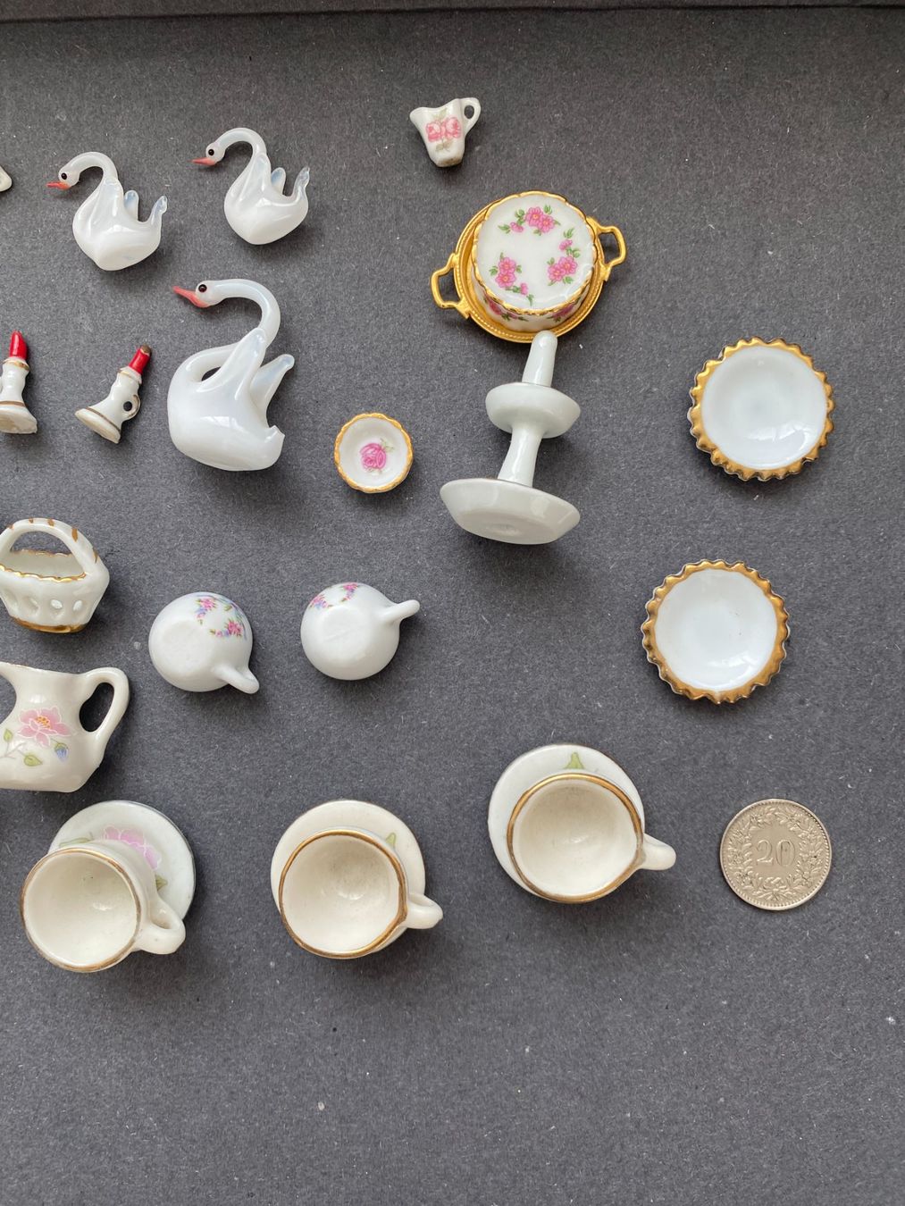 Alle Dekorationen: Miniatur Geschirr und Figuren – Gebraucht aus Birsfelden von edw_2mjn 2