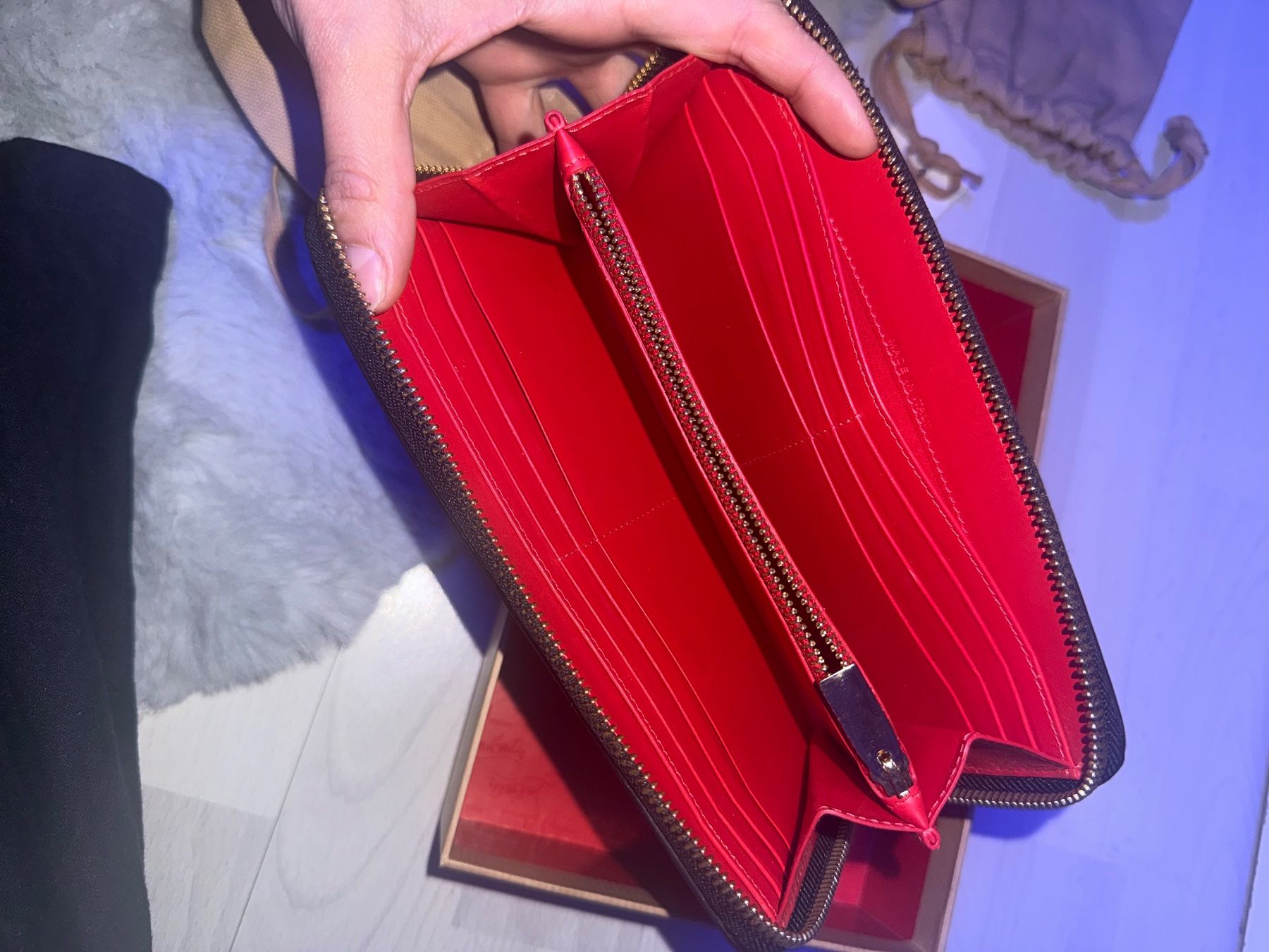 Christian Louboutin Portamonete: Christian Louboutin Portemonnaie – Nuovo e nell'imballaggio originale da Luzern venduto da mou_k6dh 1