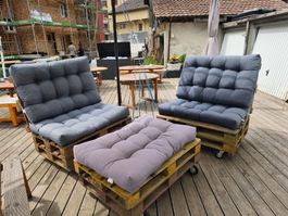 cooles Palettensofa Fussteil aus Holz