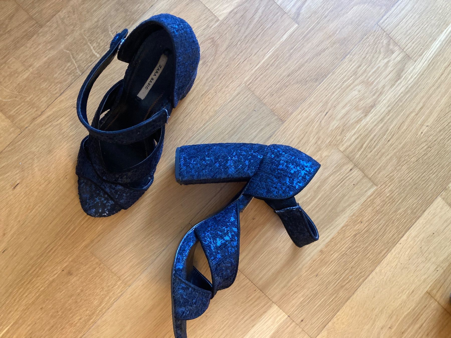 Zara Scarpe da donna: Adorable block heel sandals, size 36 – Usato da Luzern venduto da AM2nd 2