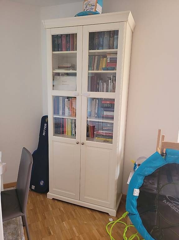 Vitrinen: Ikea Vitrine zu verschenken – Gebraucht aus Wallisellen von Alina_v8c6 2