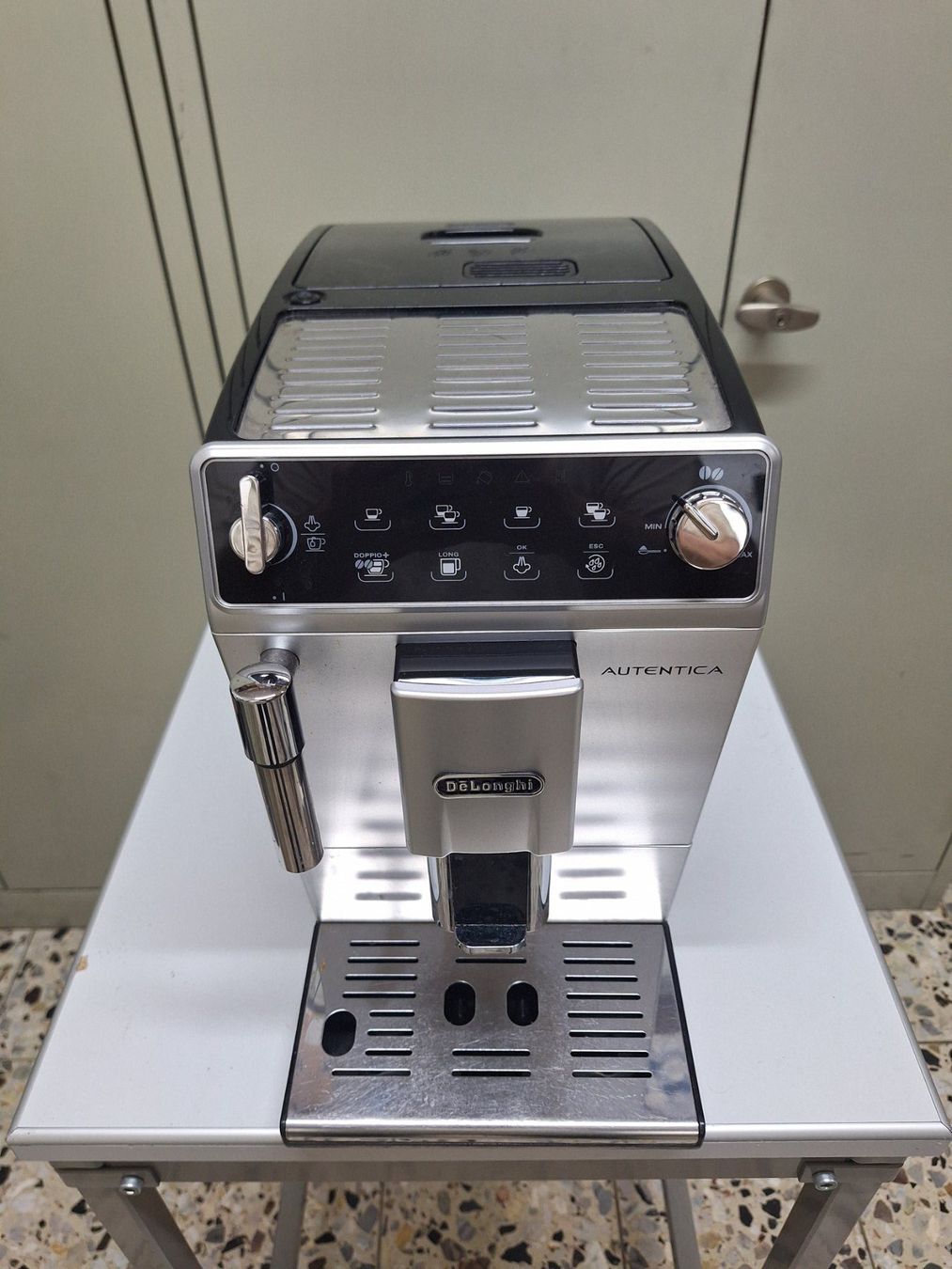 De'Longhi Macchine per caffè & Macchine per espresso: Machine à café DELONGHI Autentica – Difettoso da Laconnex venduto da Patkek29