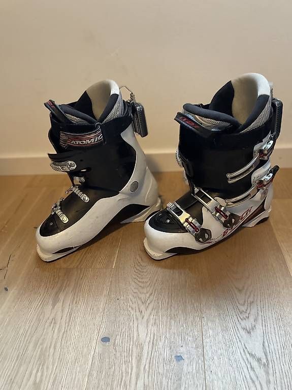 Chaussures garçon: Bottes ski chauffantes 28.5-29 – D'occasion à Yvonand par shu_d5dd 2