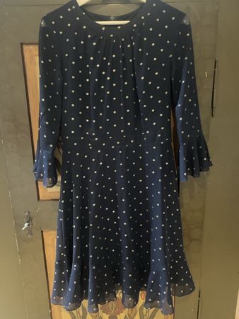 Hübsches Kleid mit Pünktchen, Grösse 38