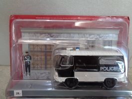 Altaya 1:43 Peugeot J7 Diorama Police Polizei
