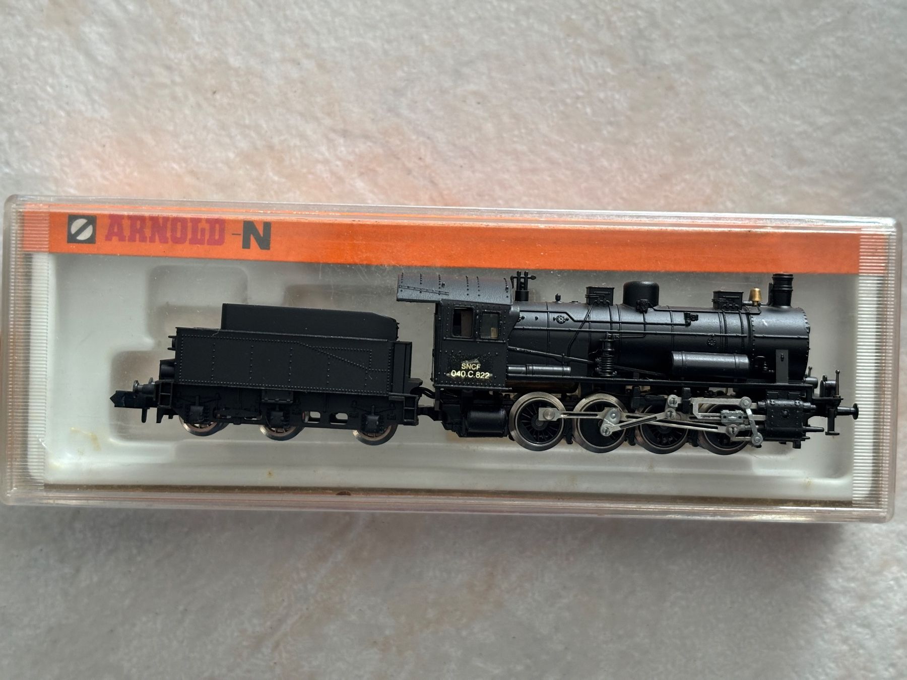 Arnold Modellini di ferrovie: Arnold 2516 Dampflok 040 C822 SNCF – Nuovo (secondo la descrizione) da Hauterive NE venduto da eriamch 2