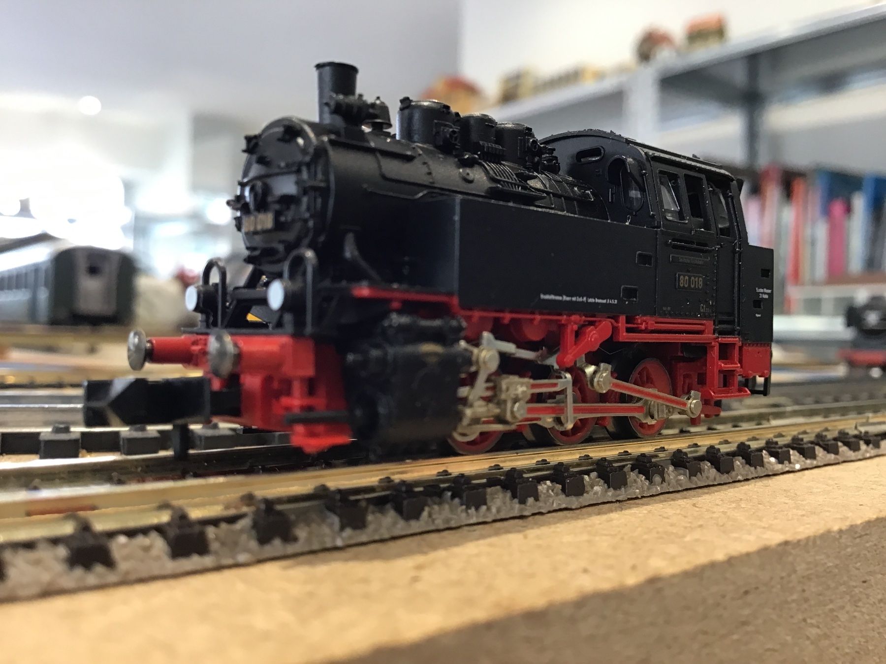 Fleischmann Modellini di ferrovie: FLEISCHMANN Dampflok BR 80 018 SPUR N – Usato da Männedorf venduto da Modell-Spezialisten 2