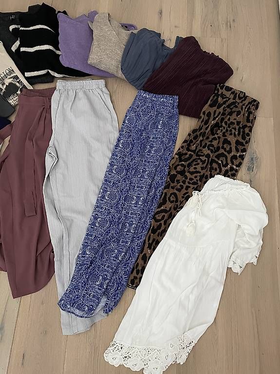 Lotti di vestiti: Neu! 16 teiliges Kleiderpaket – Nuovo (secondo la descrizione) da Bürglen TG venduto da sab_f6nd 2