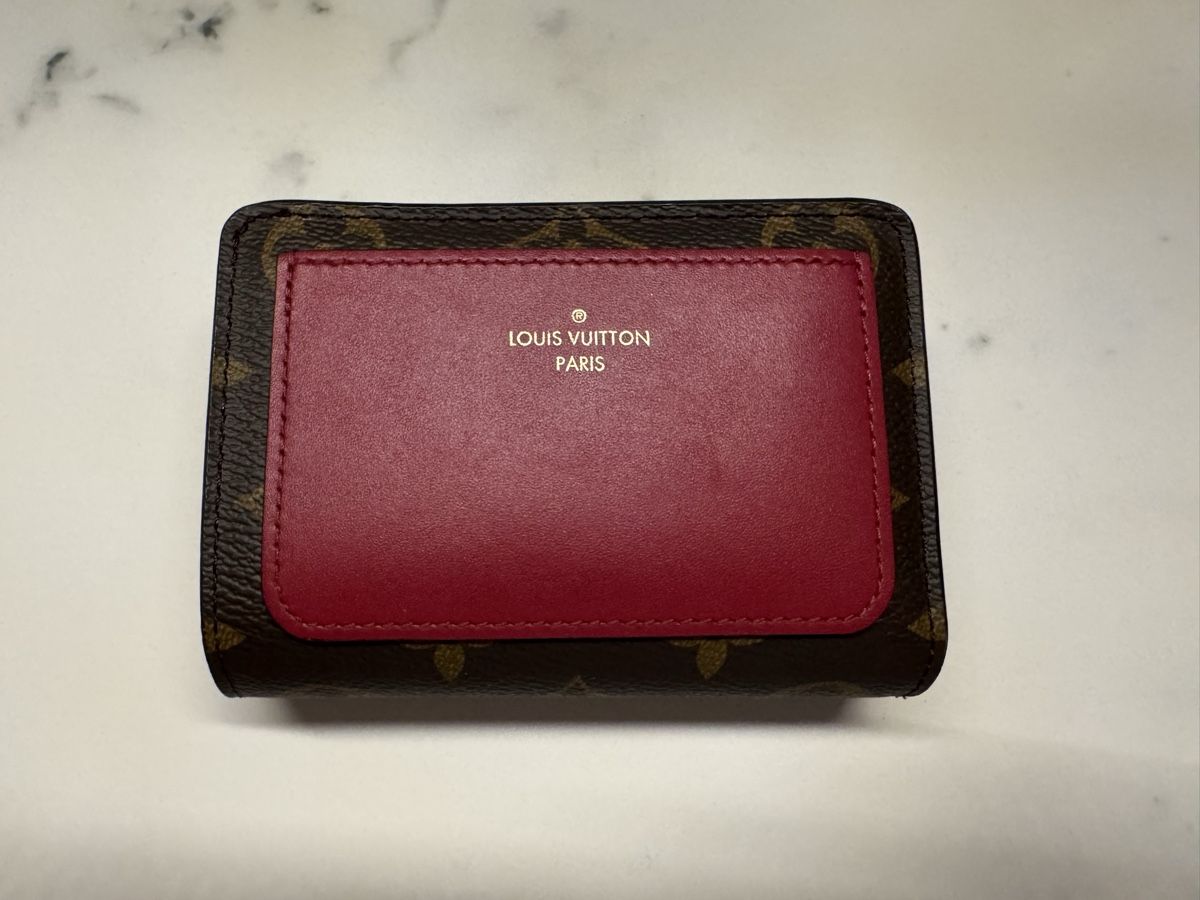 Louis Vuitton Portamonete: Louis Vuitton Lou Portemonnaie – Usato da Nänikon venduto da Belle1605