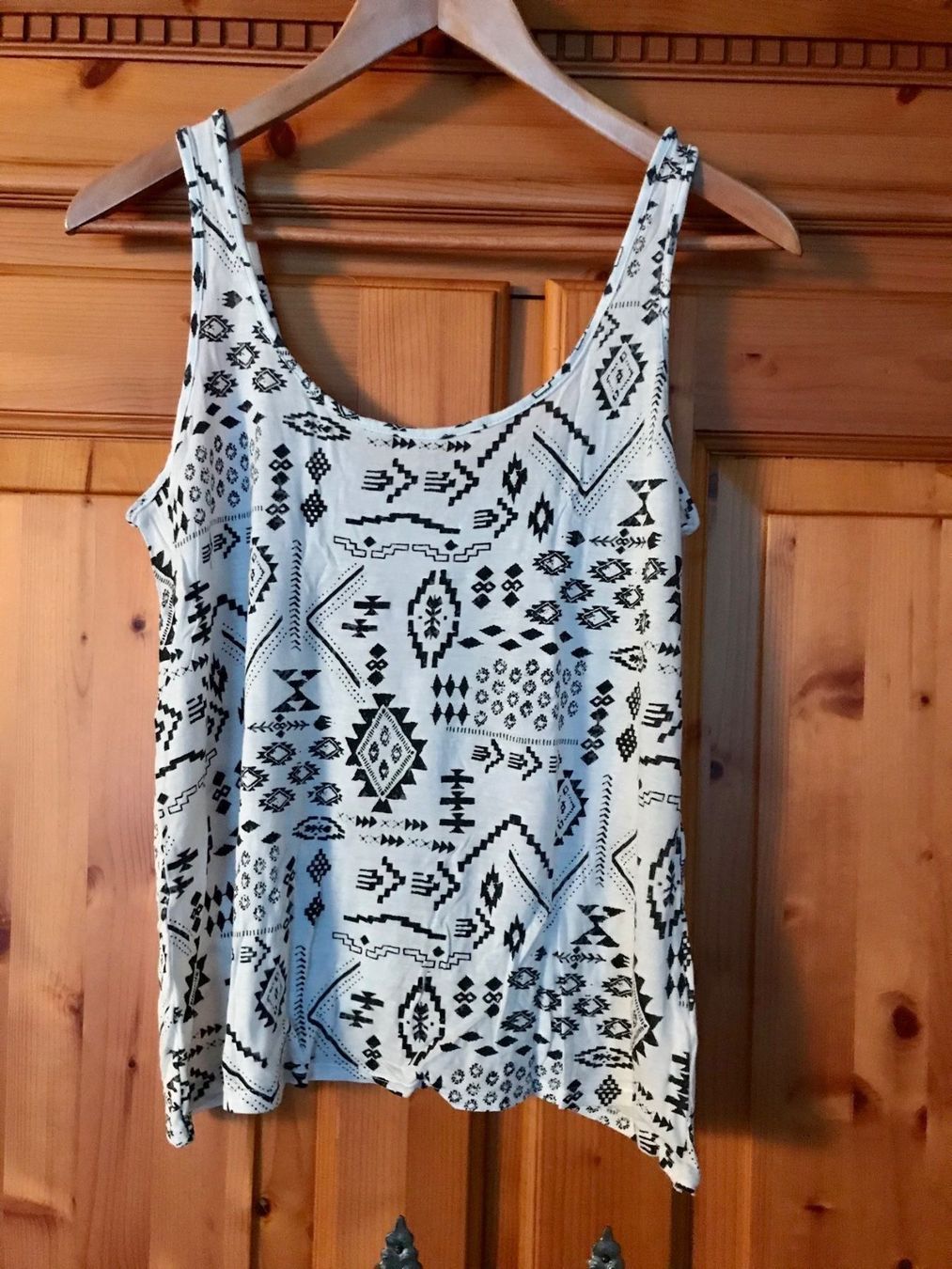 Top: CHICORÉE TOP WEISS MIT SCHWARZEM MUSTER - GRÖSSE XS – Usato da Buchs AG venduto da fischli610 5