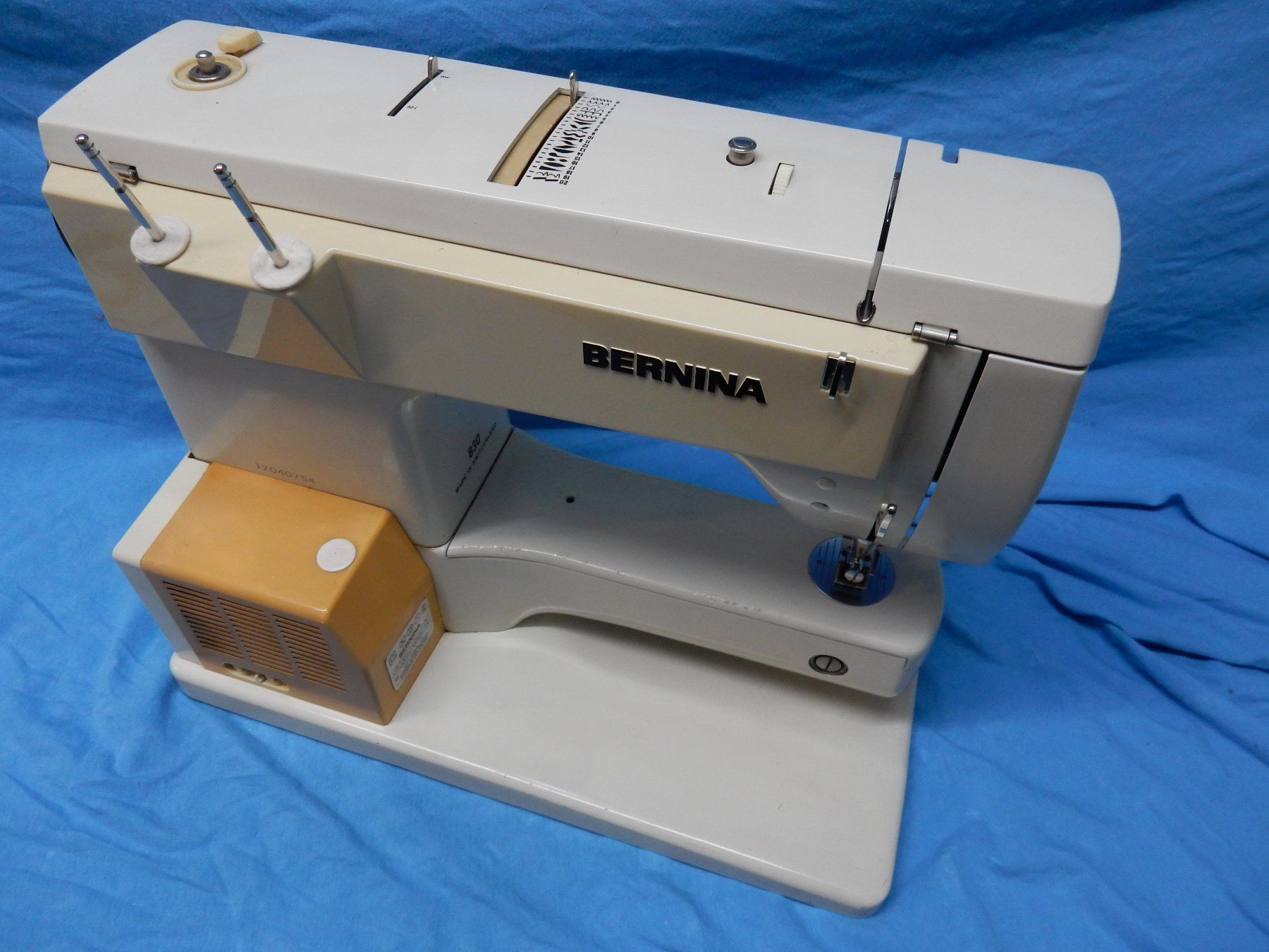 Bernina Machines à coudre: Bernina 830 Revidiert       26054 – D'occasion à Watt par Mariposa49 3