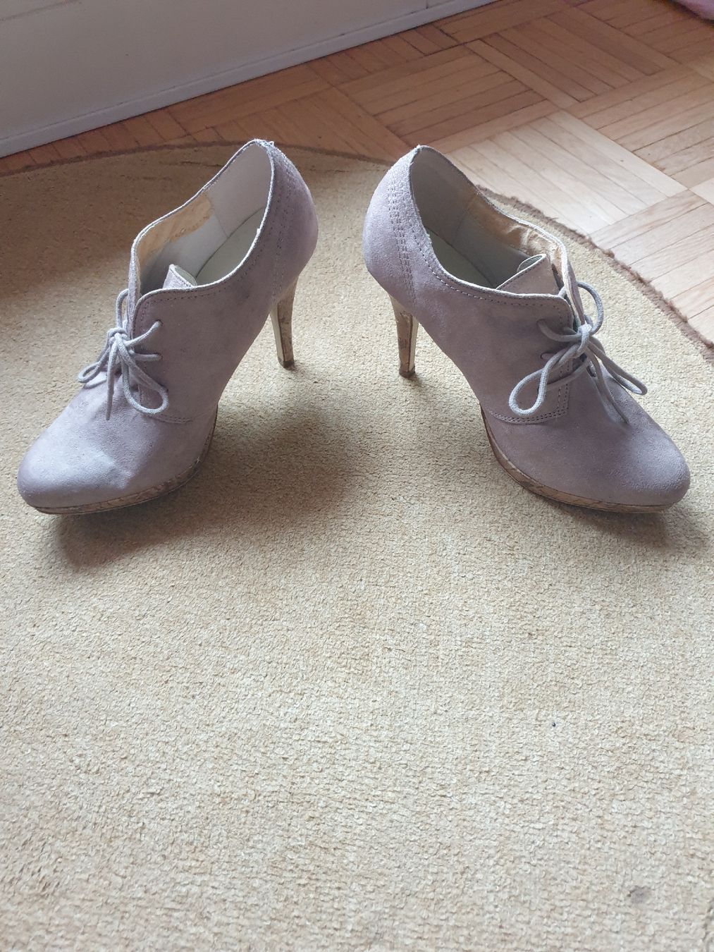 Damenschuhe: Schicke Stiefeletten Gr. 38, helles Wildleder – Gebraucht aus Winterthur von ivo_hmm2