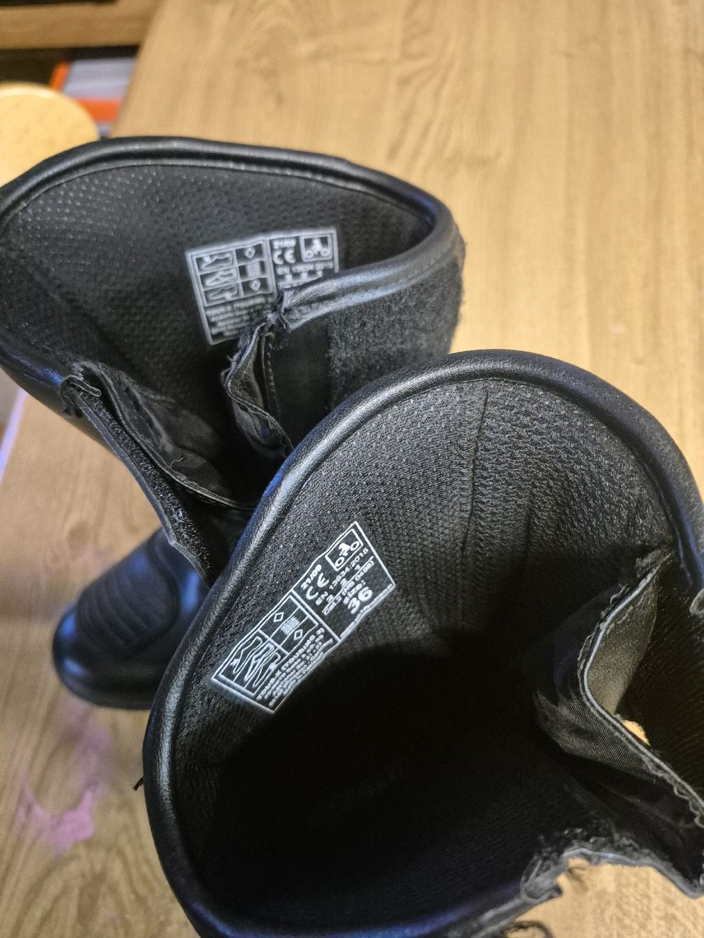 Scarpe da uomo: Motorradstiefel Schwarz Grösse 36 gebraucht – Usato da Avers venduto da Stina2022 2