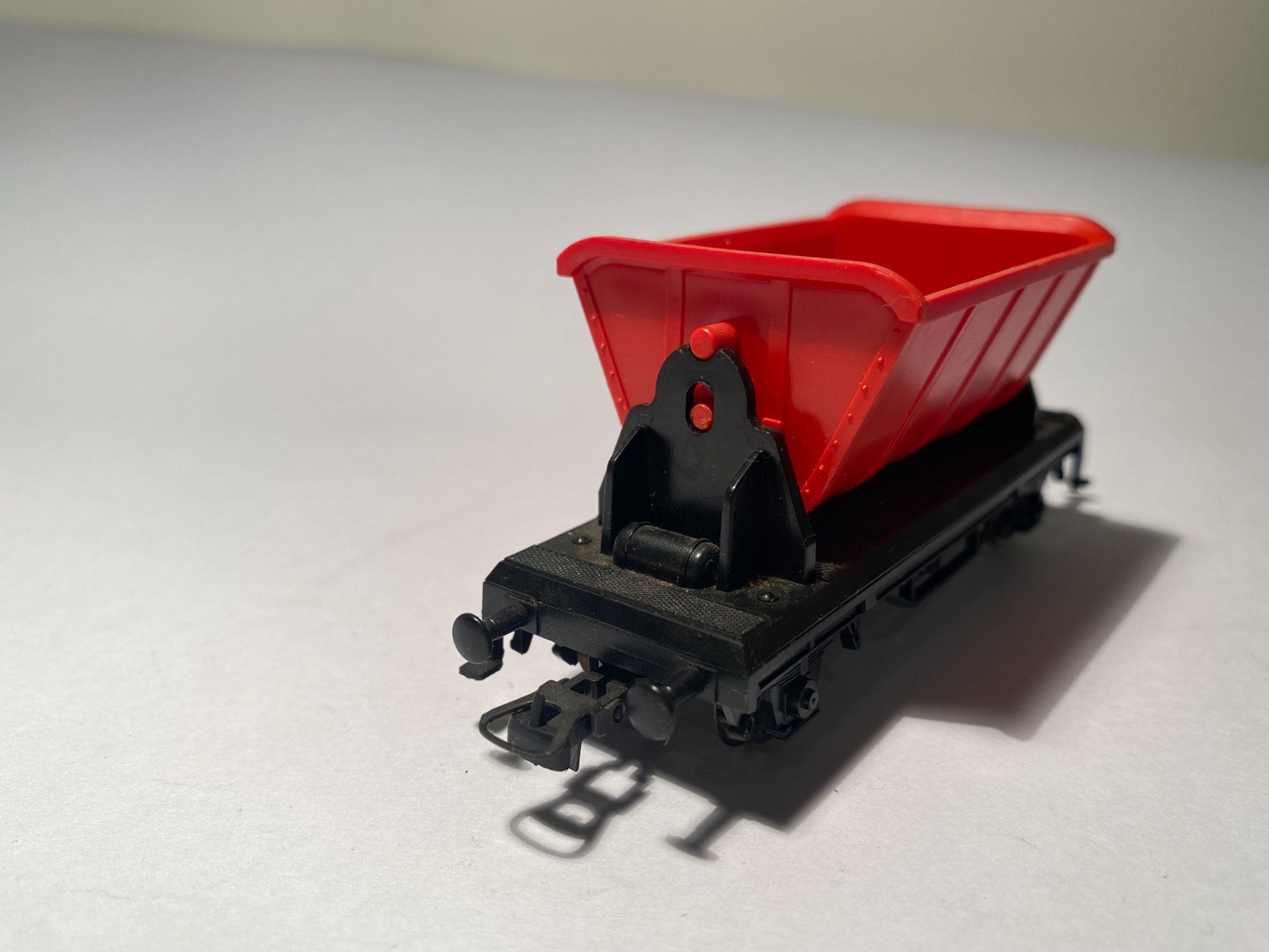 Roco Modellini di ferrovie: ROCO, Loorenwagen rot, DC Achsen – Usato da Buchrain venduto da Modellbahn11 3
