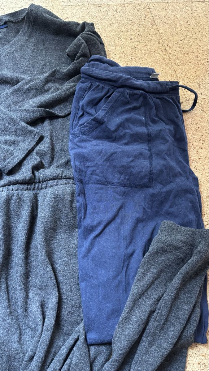 Lotti di vestiti: Kleiderpaket: Bequeme Kleidungsstücke – Usato da Roggwil BE venduto da R.. 2