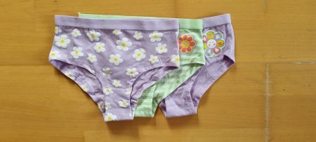 3 Unterhosen Grösse 122/128 gemustert neu