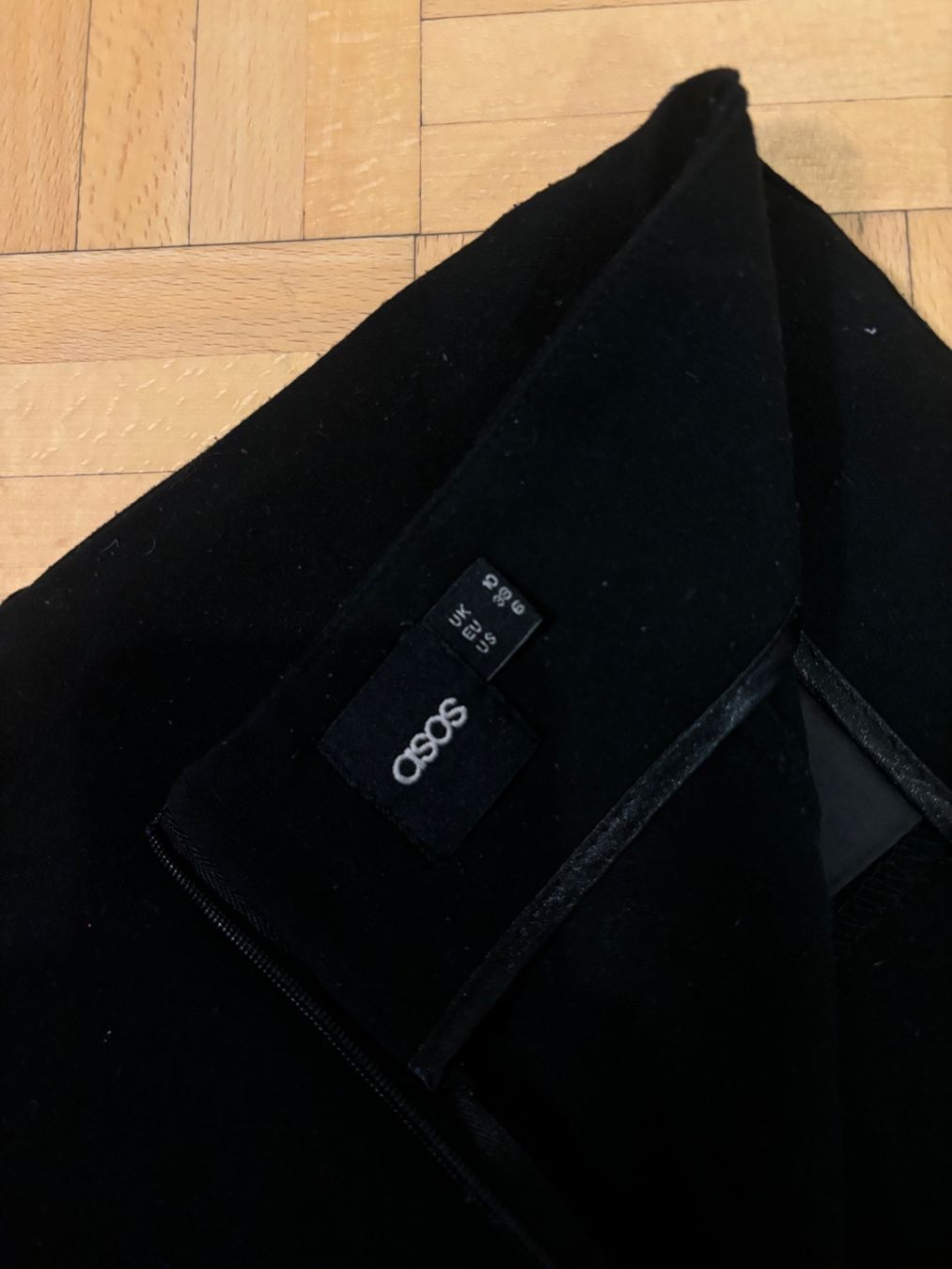 Pantaloni: Black short with slots M – Usato da Genève venduto da chl_zc89 4