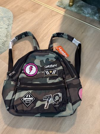 Superdry Rucksack Tarnmuster mit Patches 🎒 Top Zustand!