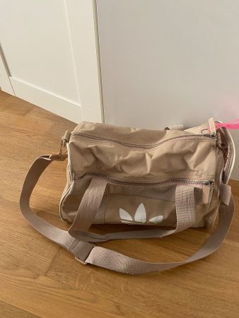 Sac de sport Adidas rose beige bon état
