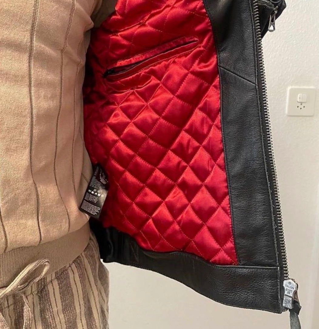 Triumph Giacche: Triumph BRADDAN BLACK Lederjacke mit Protektoren – Usato da Zürich venduto da ine_h9f2 2