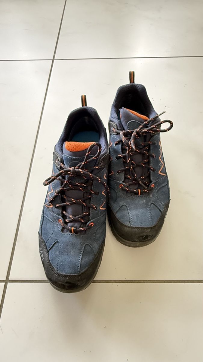 Chaussures hommes: Wanderschuhe blau orange Grösse 42.5 getragen – D'occasion à Buchrain par Kindlein