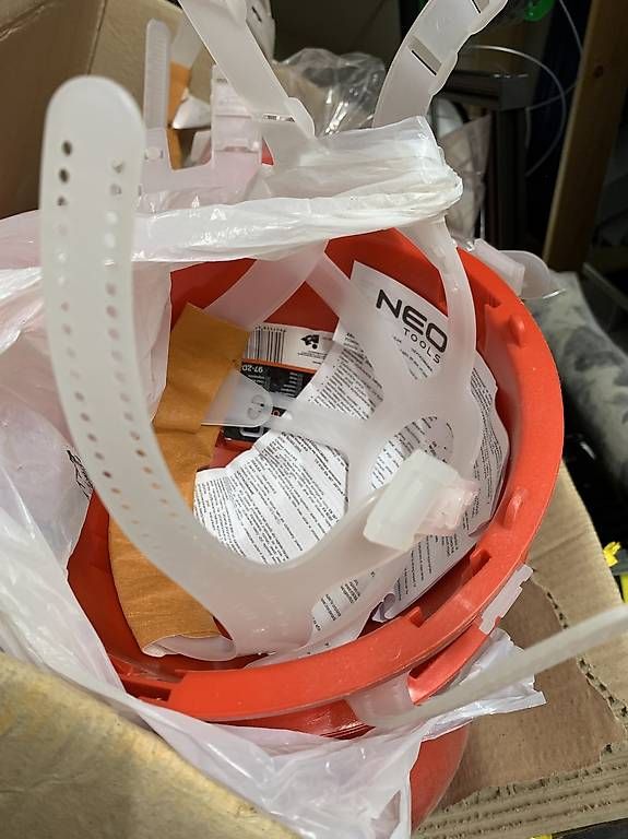 Protezione per viso e udito: Bauhelme – Usato da Muri AG venduto da cag733 1