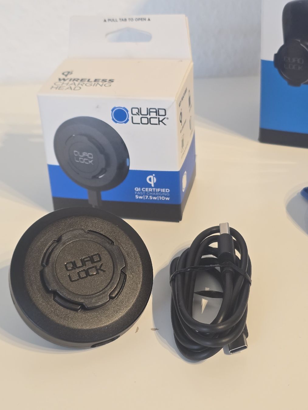 Quad Lock Staffe: Quad Lock Auto-Halterung & Wireless Charging Head – Usato da Hitzkirch venduto da nagyandras 2