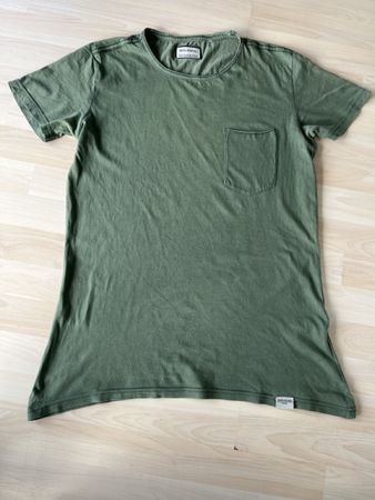 T-shirt size M