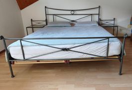 Designer Metallbett mit Lattenrost und Sitzbank