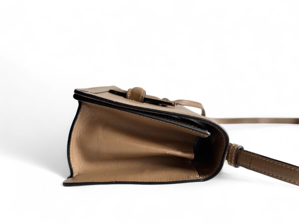 Loewe Taschen für Damen: LOEWE  Calfskin Medium Barcelona Shoulder Bag – Gebraucht aus Kriens von hannaandkiko 1