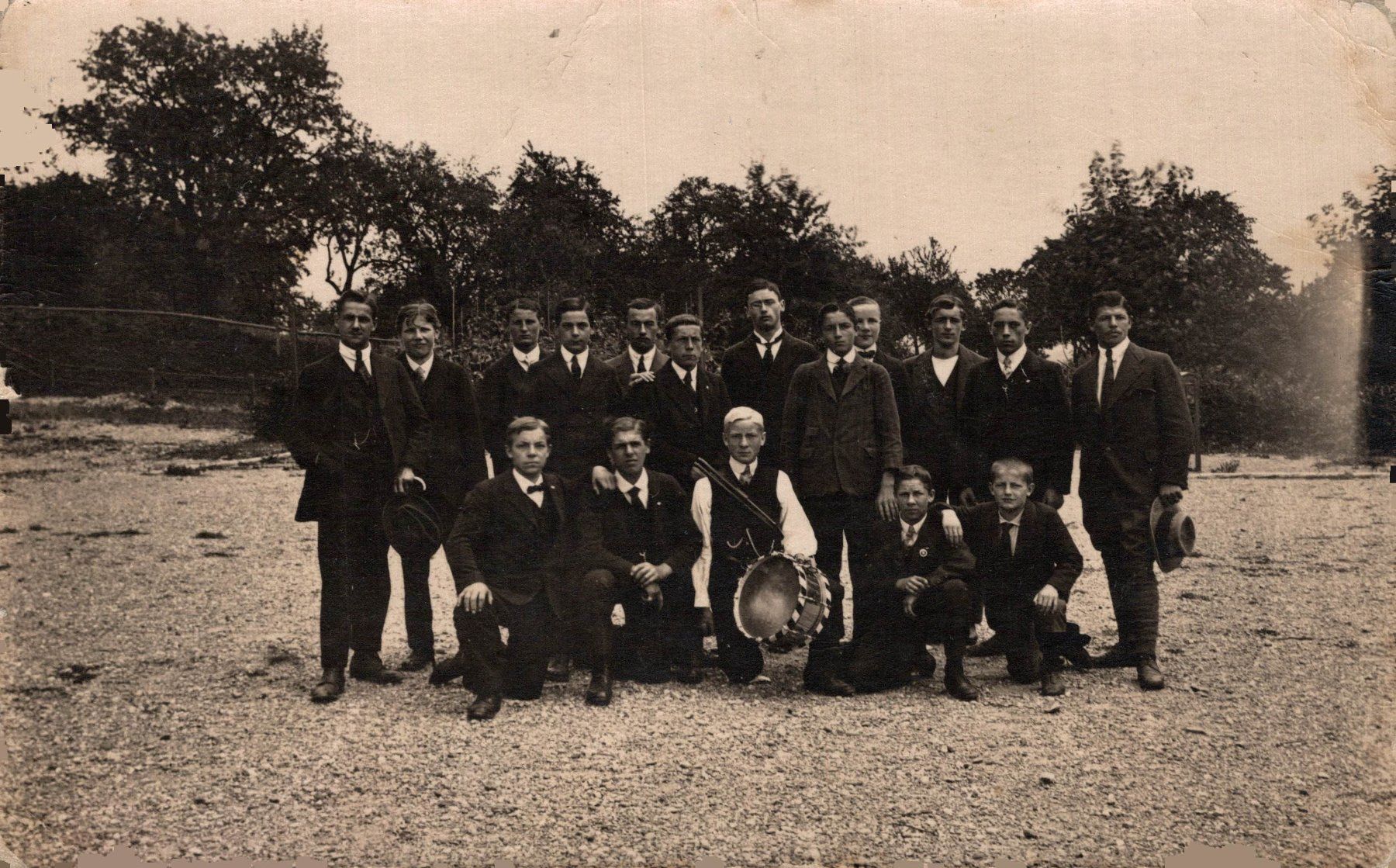 Cartoline postali: Steinach. Gruppe junger Männer, Tambour – Usato da Bronschhofen venduto da Astore