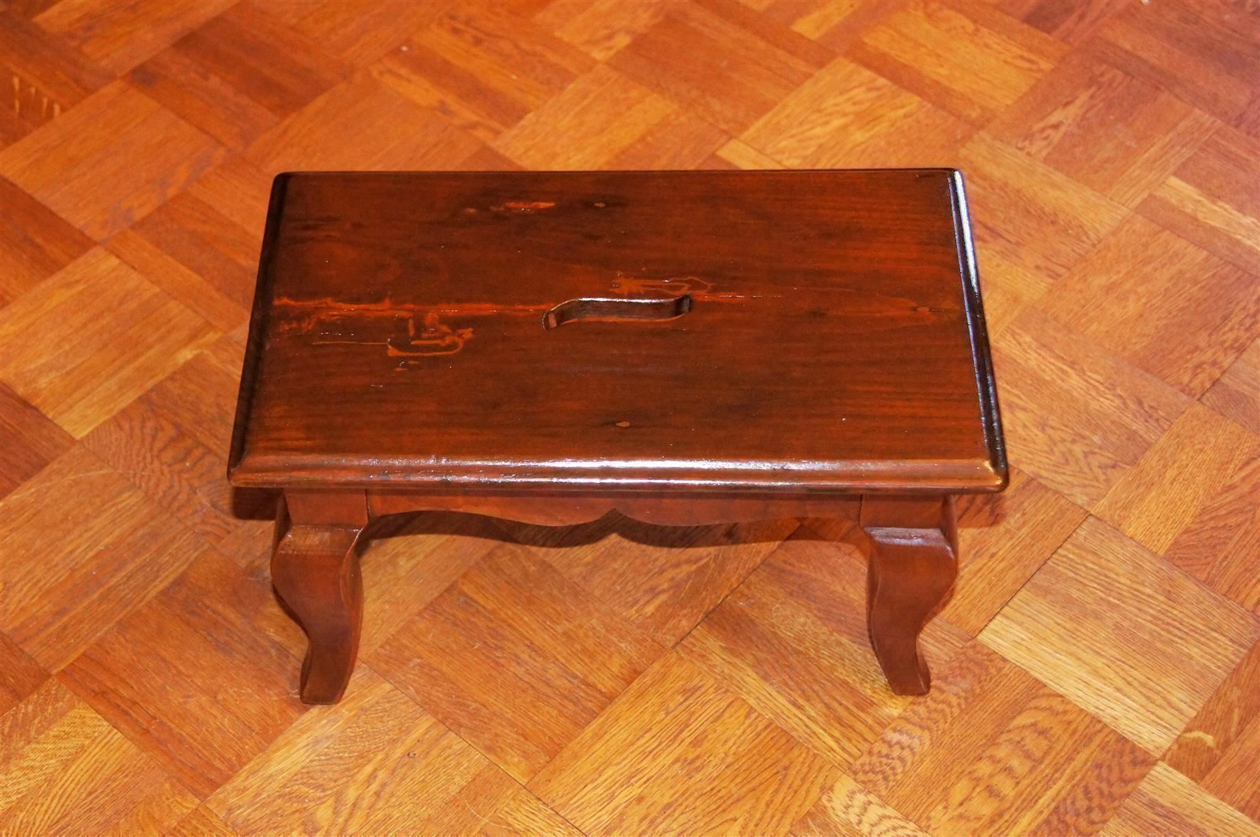 Hocker: Antiker Schemel – Gebraucht aus Geroldswil von ARTEFACTO 1
