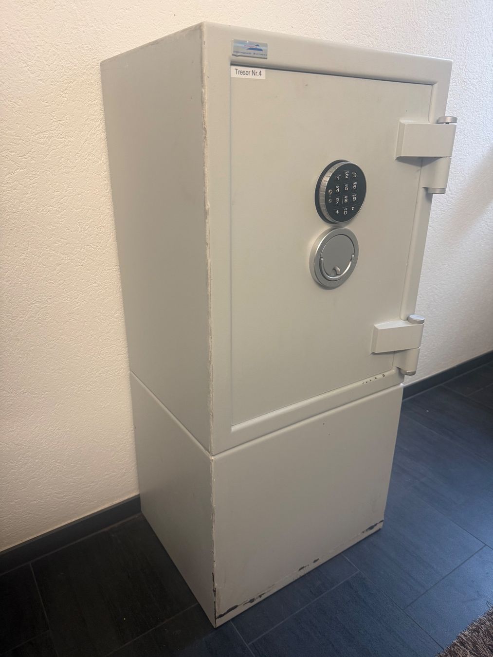Tresor: Tresor Panzerschrank mit Zahlencode grau gebraucht – Gebraucht aus Aesch ZH von Tomy007008 1