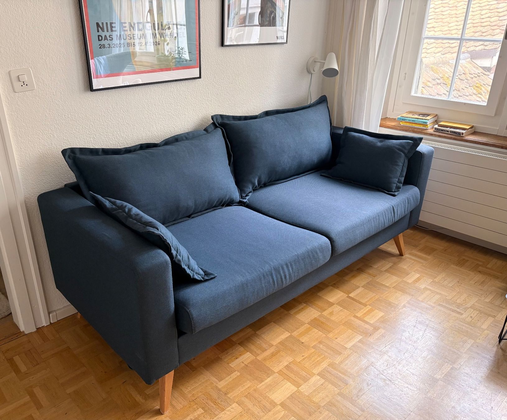 Micasa Divani: Dunkelblaues Sofa mit Holzfüssen – Usato da Zürich venduto da lau_wxy 1