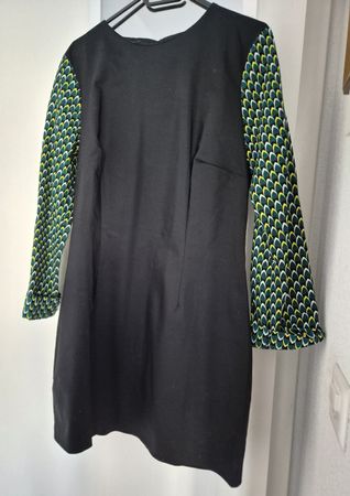 Robe neuve unique T42 avec manches en wax véritable 