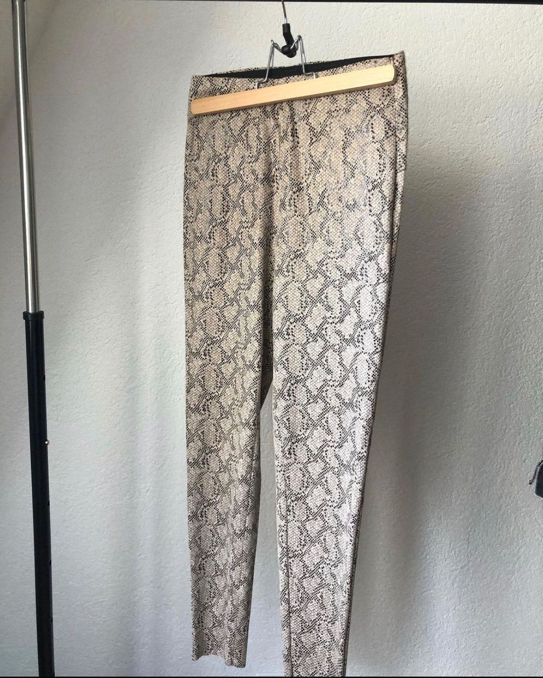 Leggings: Zara gemusterte Leggins – Nuovo (secondo la descrizione) da Grenchen venduto da iagiag