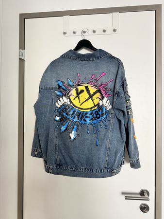 Jeansjacke mit Strass & Nieten Gr. L (Blink-182)
