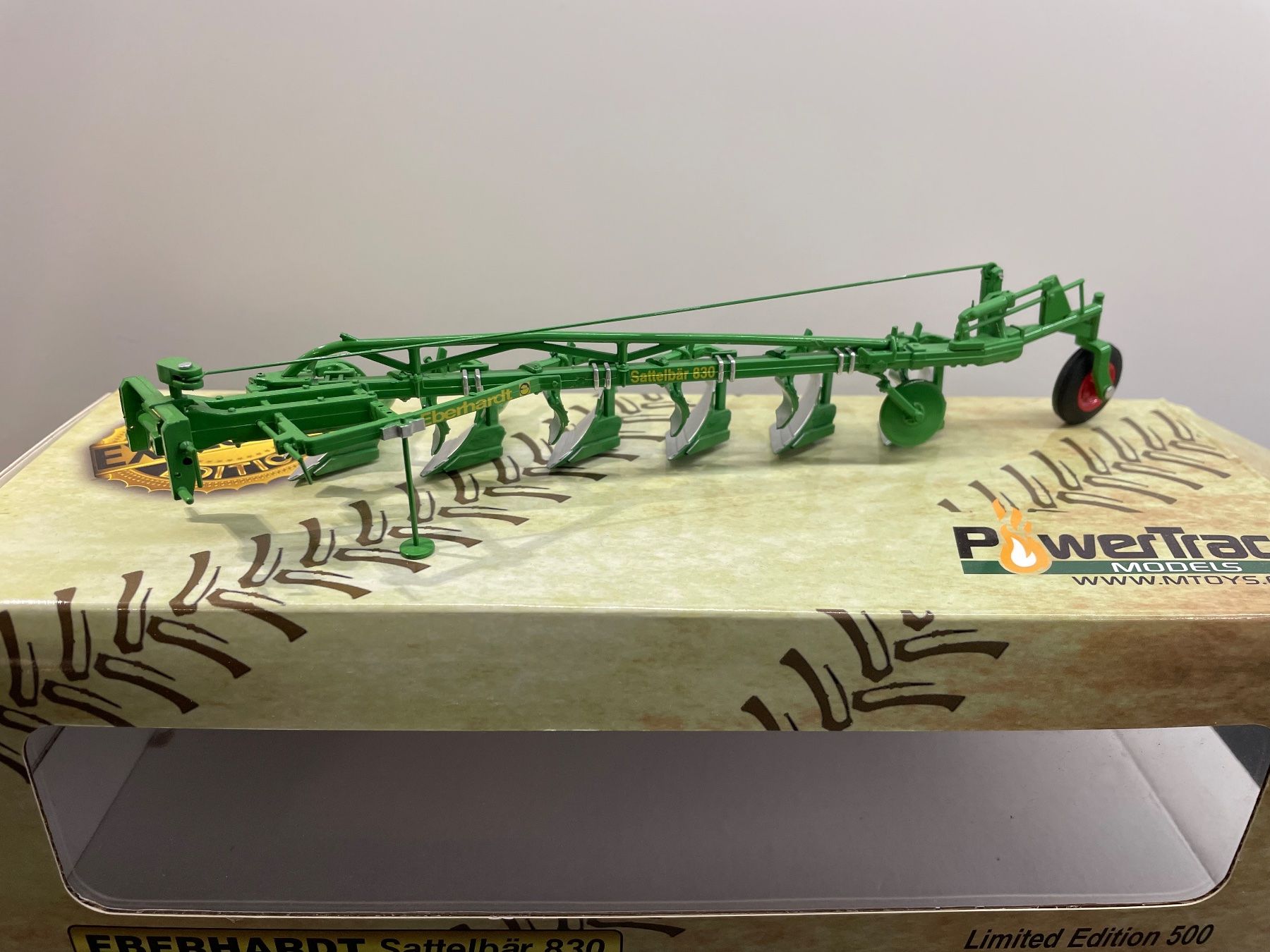 Kit di modellismo & Modellini statici: Charrue EBERHARDT Sattelbär 830 1:32 – Nuovo e nell'imballaggio originale da Vionnaz venduto da jul_zx5m 3