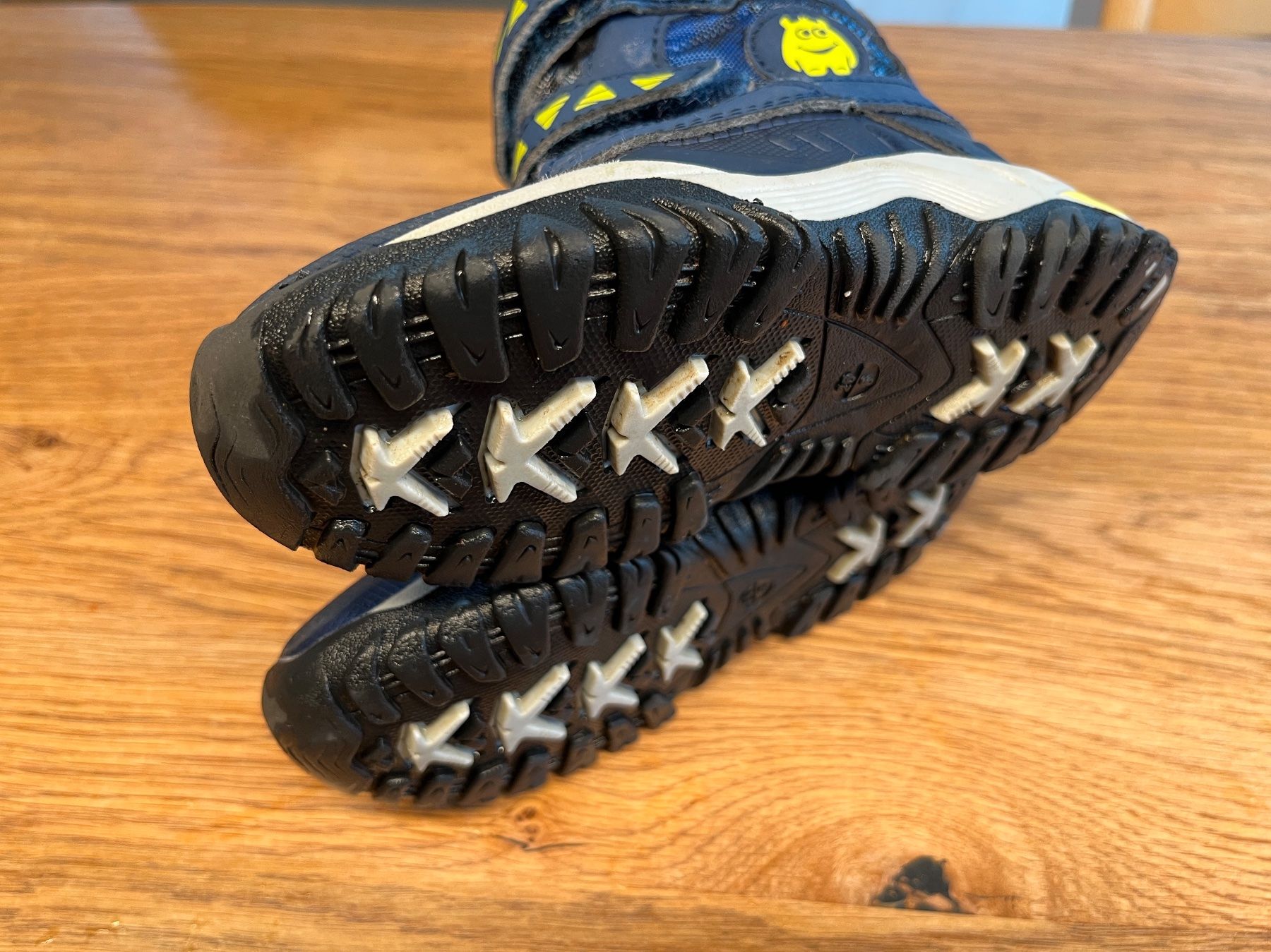 Schuhe für Jungen: Schuhpaket Grösse 26 (4 Schuhe) – Gebraucht aus Brünisried von Seisler88 2