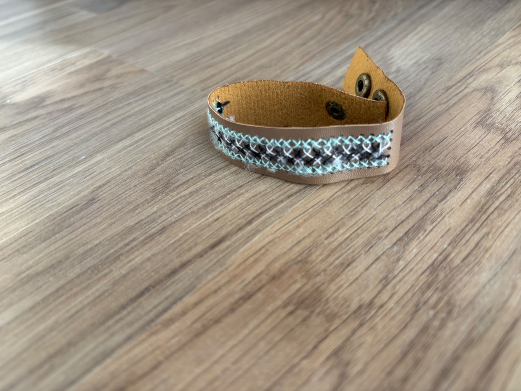 Bracciali & Braccialetti: Handmade ornament, leather – Nuovo (secondo la descrizione) da St-George venduto da elena27