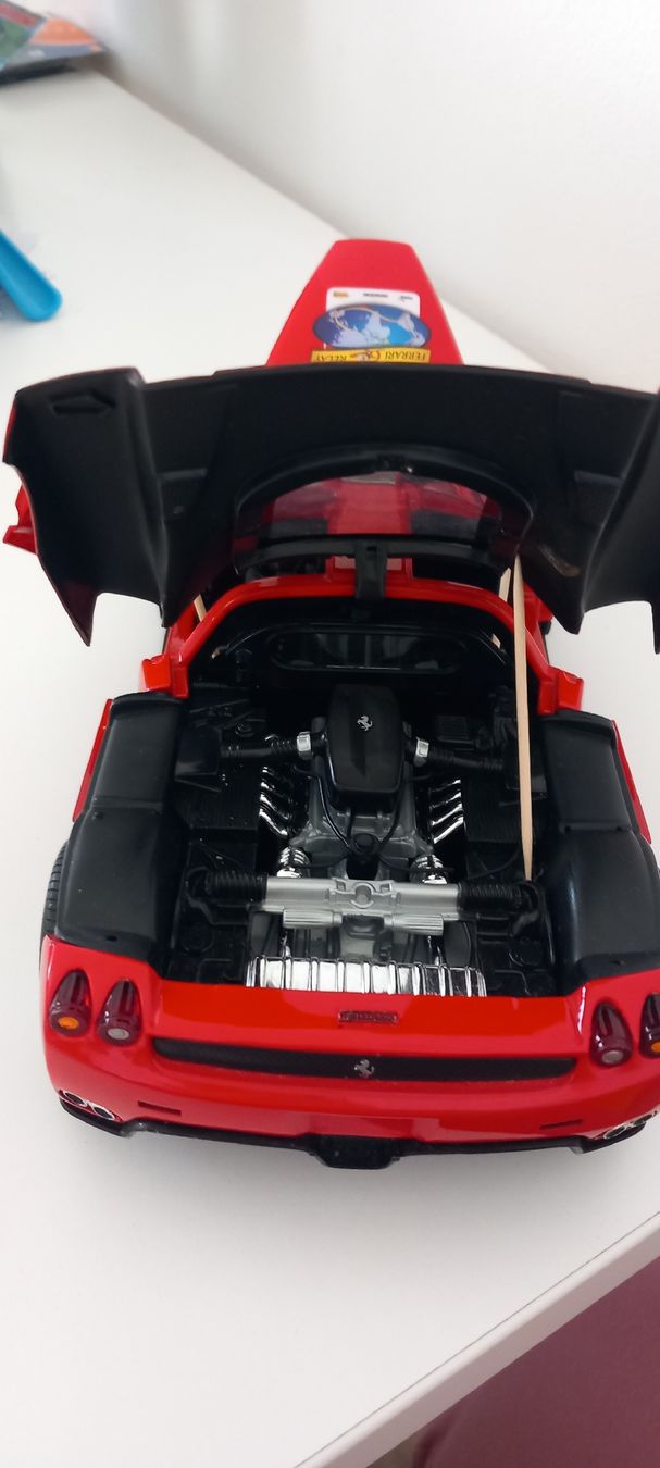 Ferrari Modellini d'auto: ENZO RERRARI 1/18 – Usato da Balsthal venduto da Marica75 2